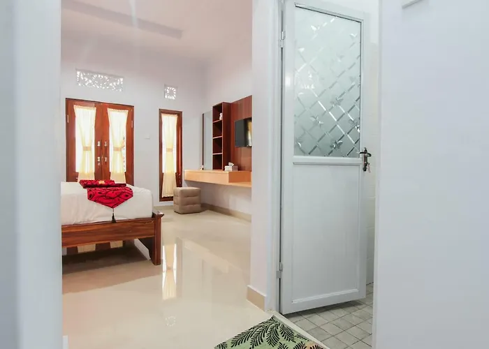 Guest house Two Mades Gamelan Studio 2*